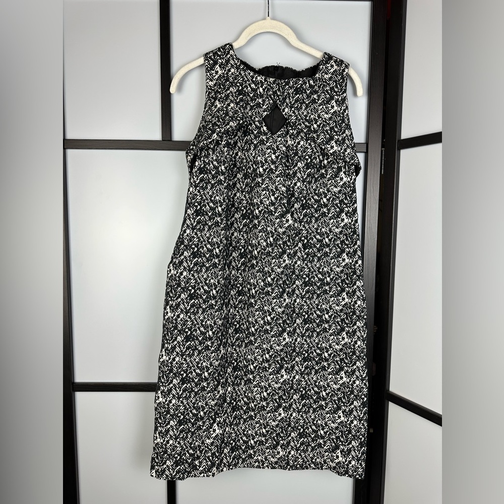 A Pea in the Pod black and white maternity dress